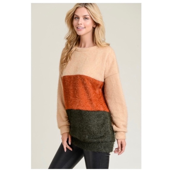 🆕🔥Multicolor Contrast Top with Round Neckline - Picture 3 of 6